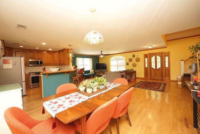 Building Photo - Charming Home in Poquito Bayou – A Nature ...