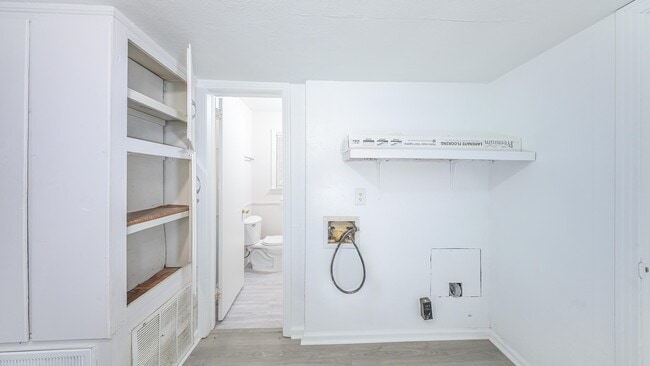 Building Photo - 1637 Atkamire Dr