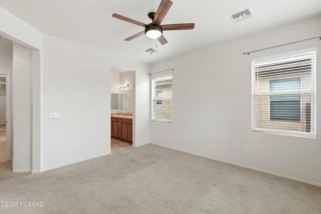 Building Photo - 584 N Highlands Grove Ln