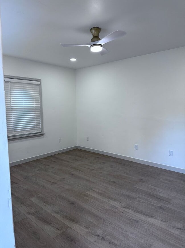 Building Photo - 445 2nd St