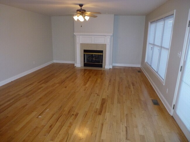 Building Photo - 3 Bedroom/2 Bath Home Jonesborough, TN