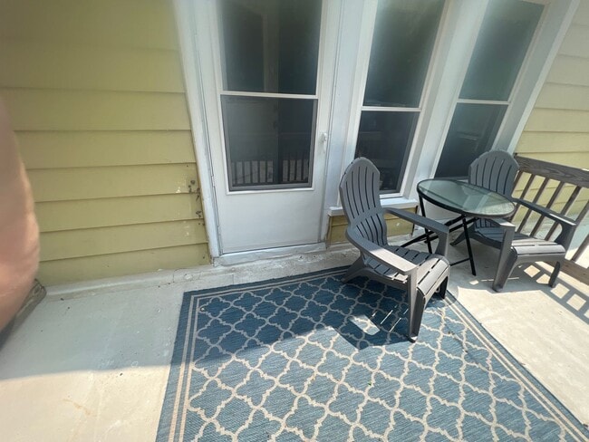 Building Photo - 938 E Dayton St