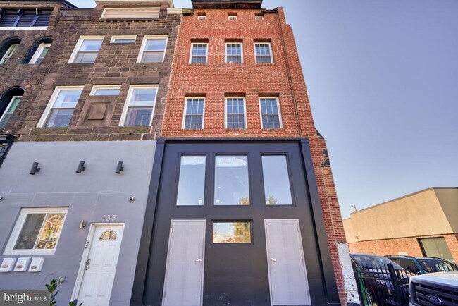 Primary Photo - 131 E North Ave