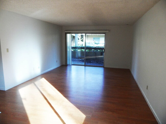 Building Photo - 296 Tradewinds Dr