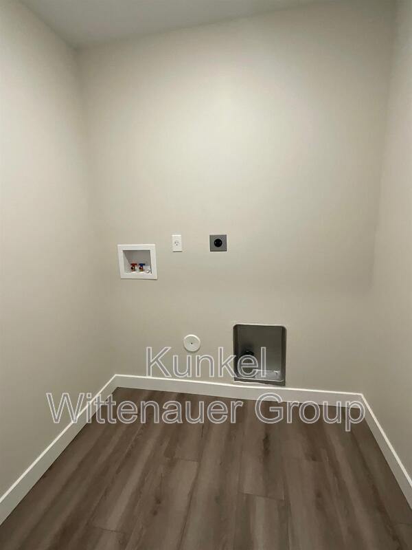 Building Photo - 812 Applewood Creek Dr