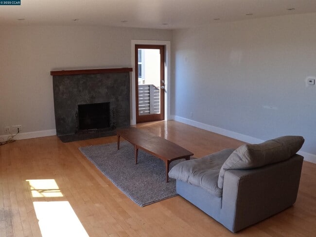 Building Photo - 32 Kenilworth Dr
