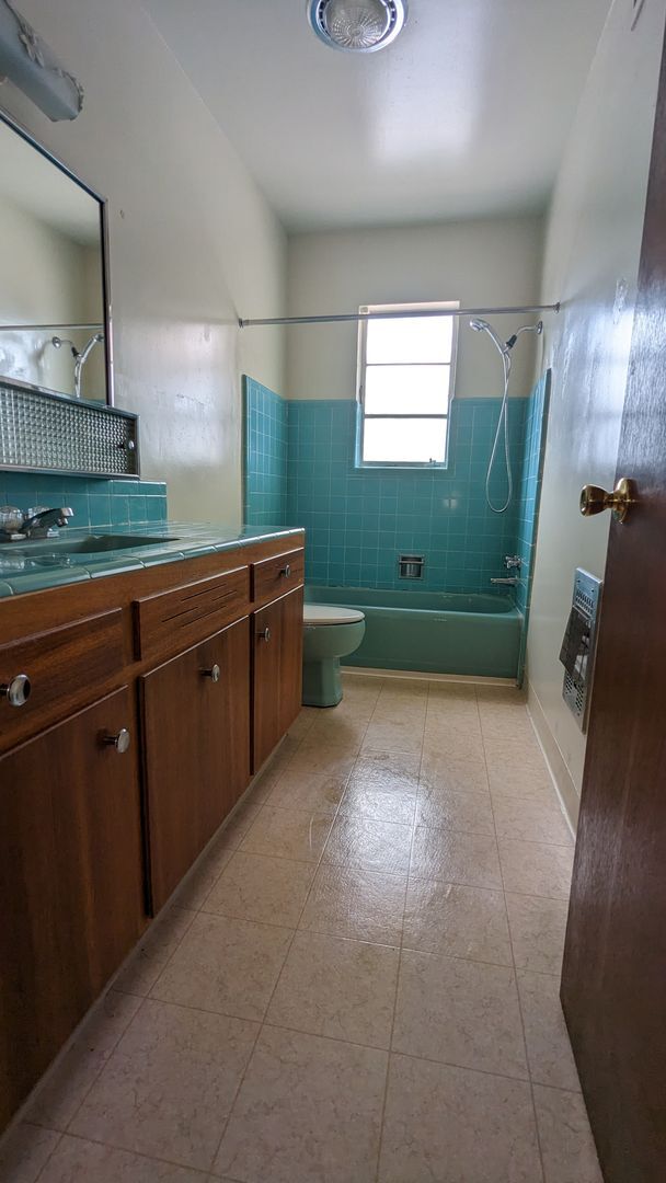 Building Photo - 3 Bedrooms and 2 Bath Rental