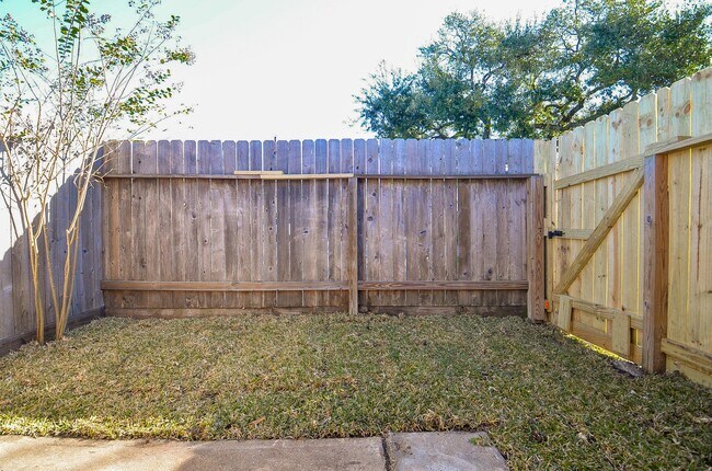 Building Photo - 8607 Bart Ln