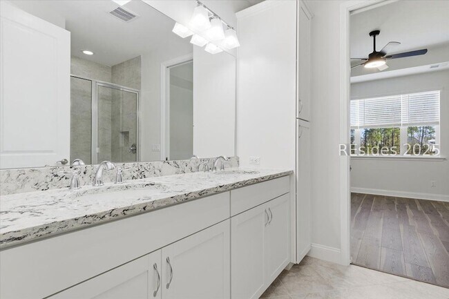 Building Photo - 155 Weekend Ave