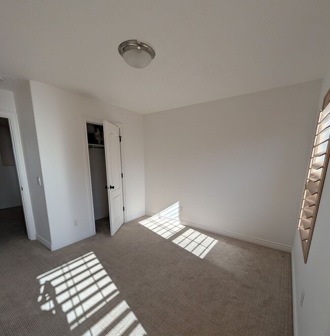 Building Photo - March Rent Free - Beautiful 3 Bedroom Condo for Rent in Draper
