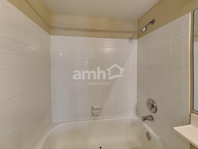 Building Photo - 9509 W Echo Ln