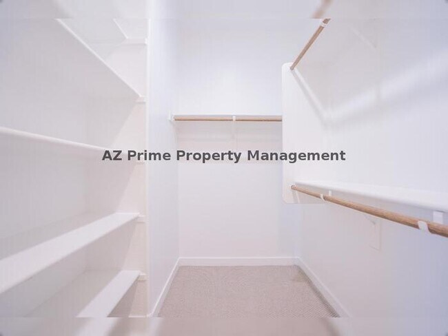 Building Photo - 3719 S 63rd Dr