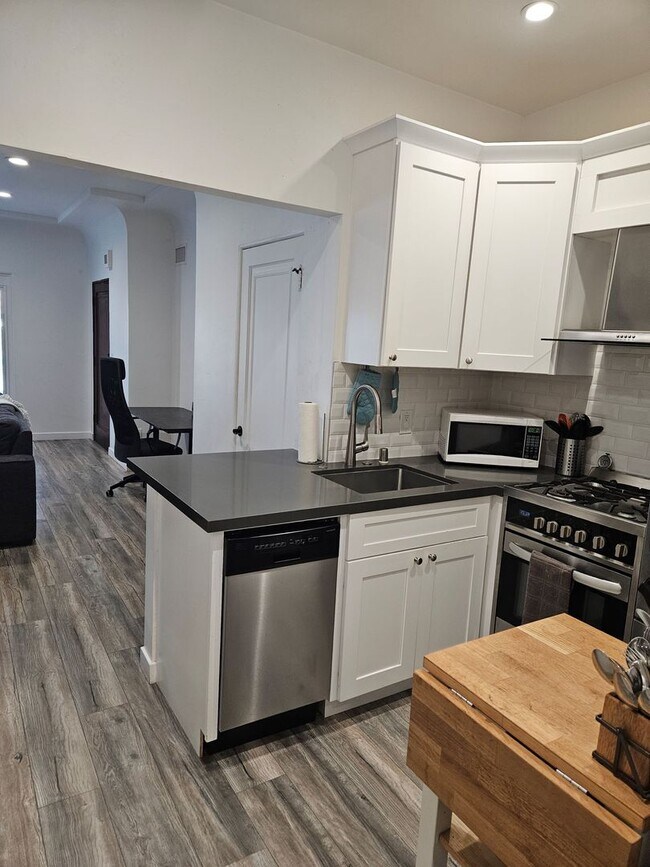 Building Photo - 540 Orange Ave