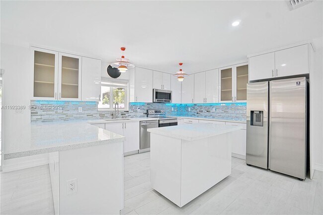 Building Photo - 414 Giralda Ave