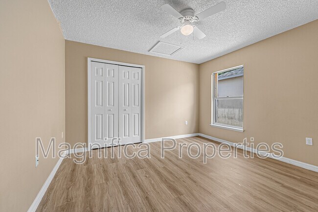 Building Photo - 1528 Vista Lake Cir