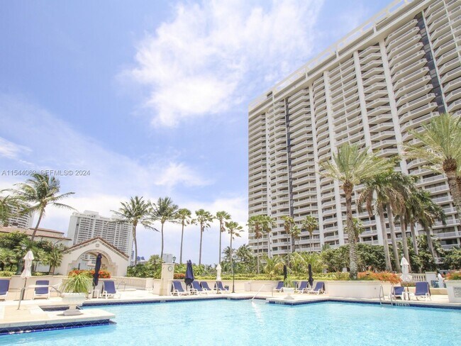 Building Photo - 2000 Island Blvd