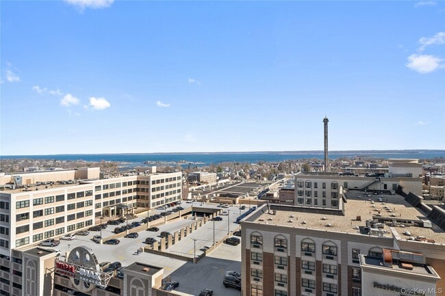 Building Photo - 175 Huguenot St