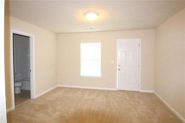Building Photo - Beautiful and well maintenance three-story...
