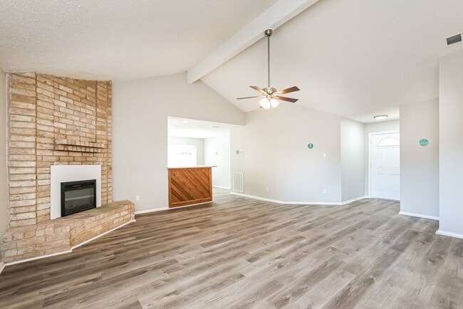 Building Photo - 7411 Skylight Ln
