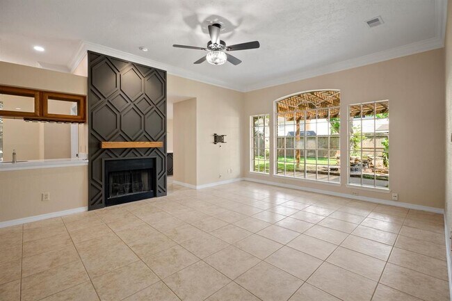 Building Photo - 710 Lochnell Dr