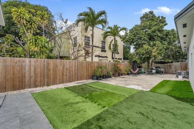 Building Photo - 1733 NW 16th St