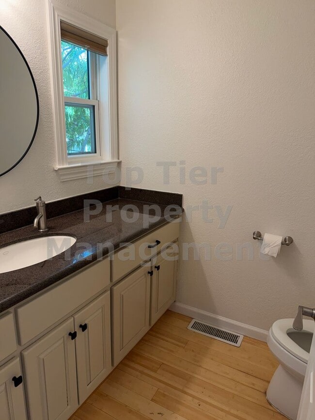 Building Photo - 41 Janin Pl