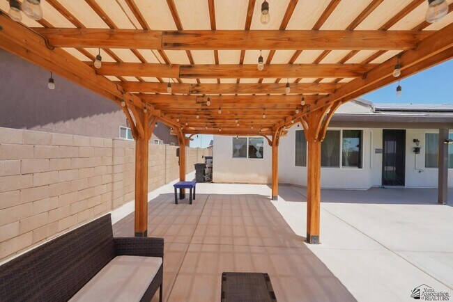 Building Photo - 3457 W 39th Ln
