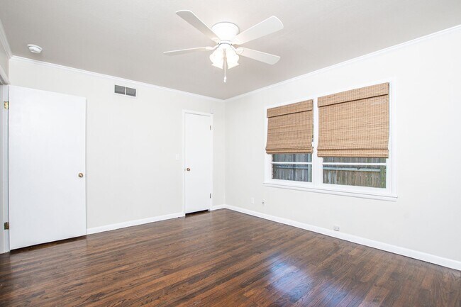 Building Photo - Renovated 3 Bed / 2 Bath Brick Home with 2-Car Garage & Fenced Yard in North Temple