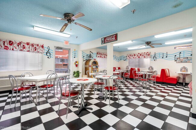 Building Photo - 3305 Sunset Ave