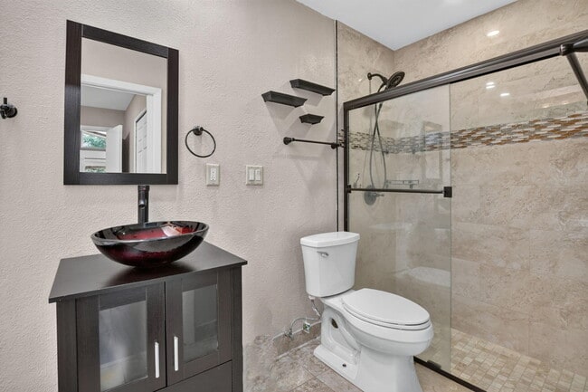 Building Photo - 7813 Kenway Pl W