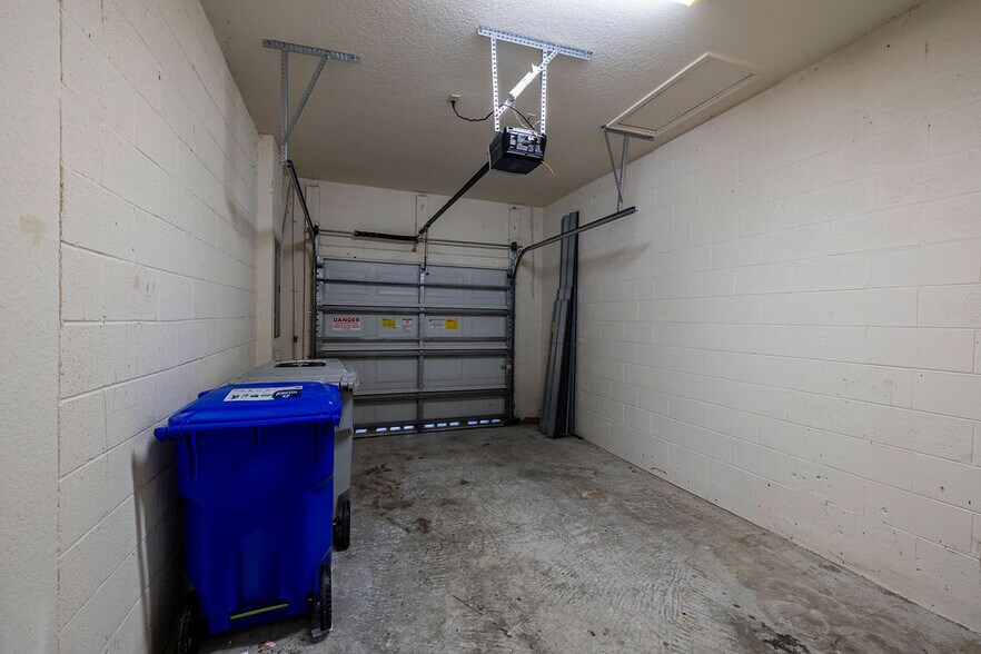 Building Photo - 805 Middleton Dr SW