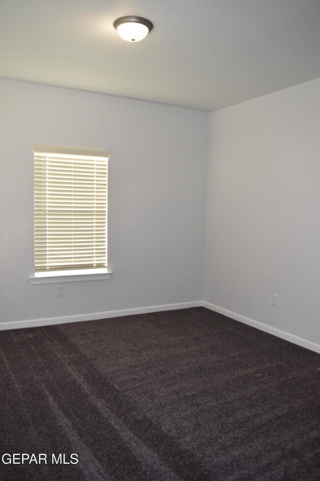 Building Photo - 1103 Nickel Hl Ave