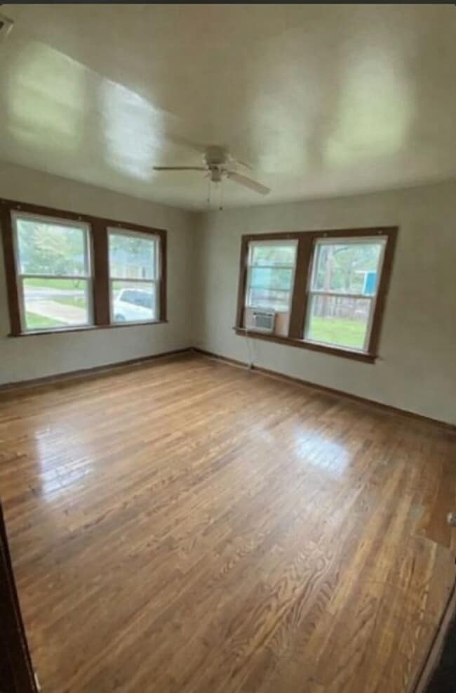 Building Photo - 4255 Woodlawn Ave