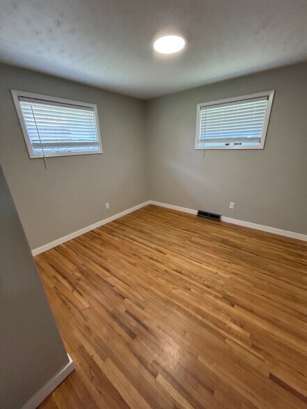 Upstairs Bedroom - 332 W Greta Ave