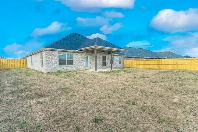 Building Photo - 921 Sassafras Ln