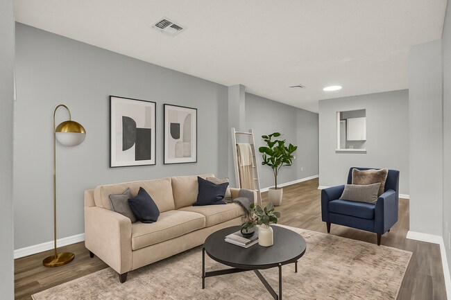 Building Photo - ***1ST MONTH RENT FREE! SPACIOUS 2 Bedroom Apartment in Orange City