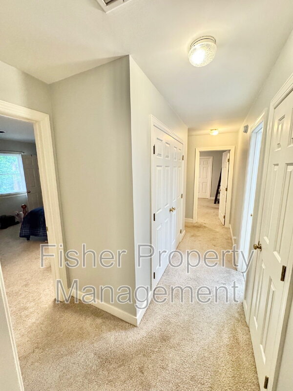 Building Photo - 342 Rossmere Dr