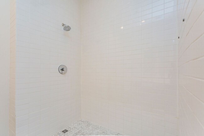 Building Photo - 2115 Yeaman Pl