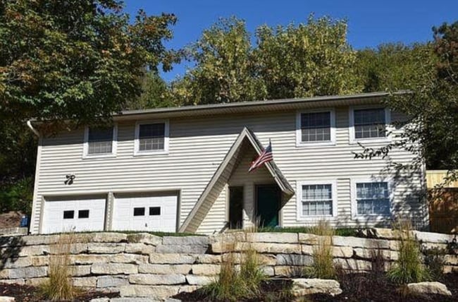 Primary Photo - FANTASTIC FAMILY HOME! GREAT LOCATION!