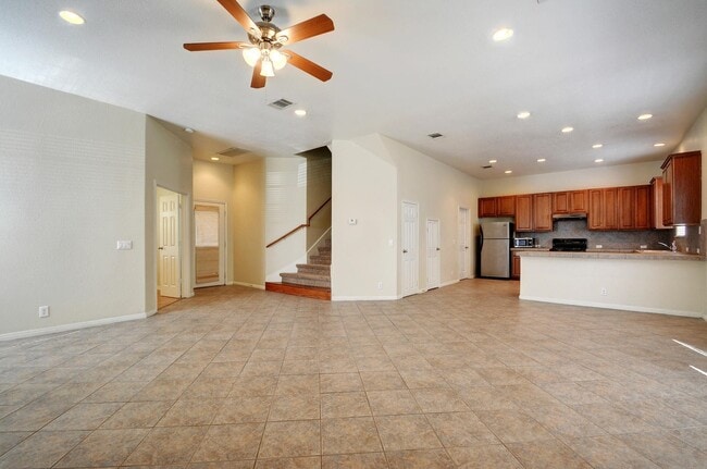 Building Photo - 610 Maiden Ln