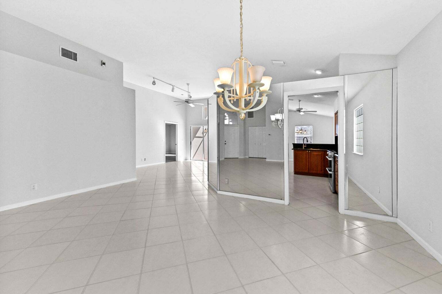 Building Photo - 14066 Glenlyon Ct