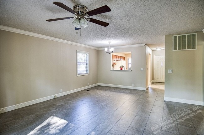 Building Photo - West Gate Area | LaCoruna Courts| Townhome | Unfurnished