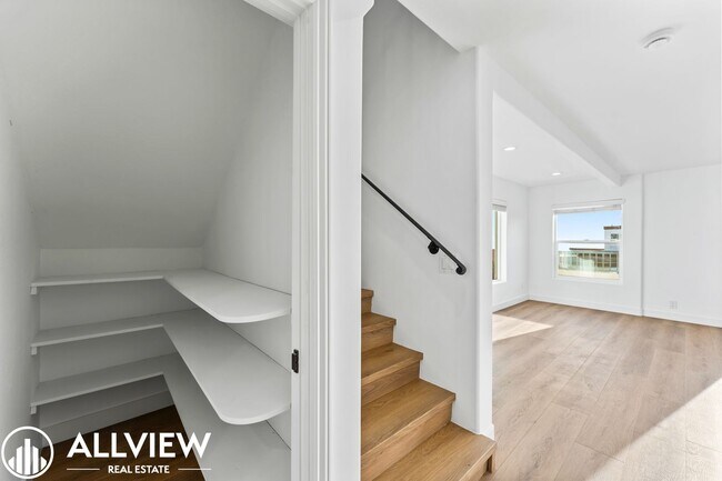Building Photo - OCEAN VIEWS! Renovated 2 Bed, 2.5 Bath Townhome in San Clemente!