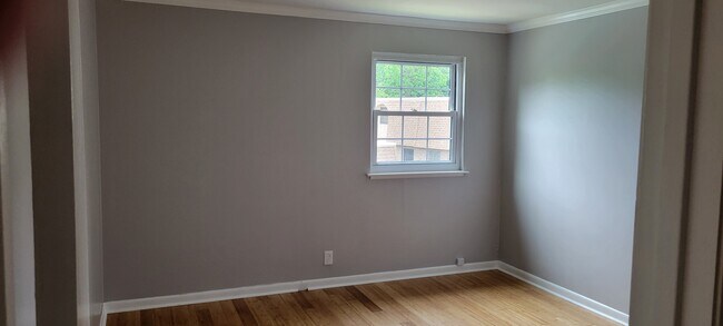 Building Photo - 420 Walton Ln