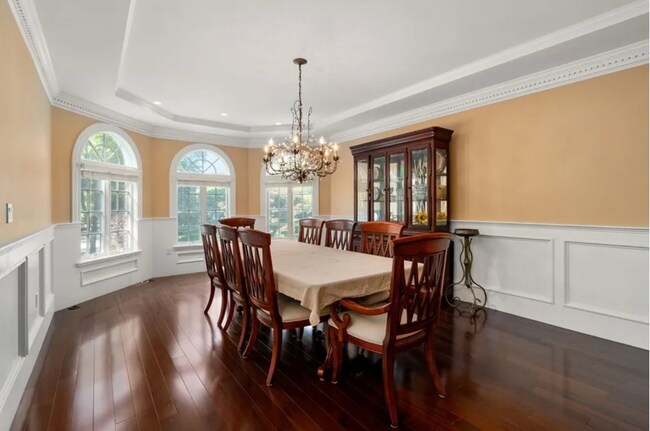 Building Photo - Entire house!!!! Luxury!!! Available September