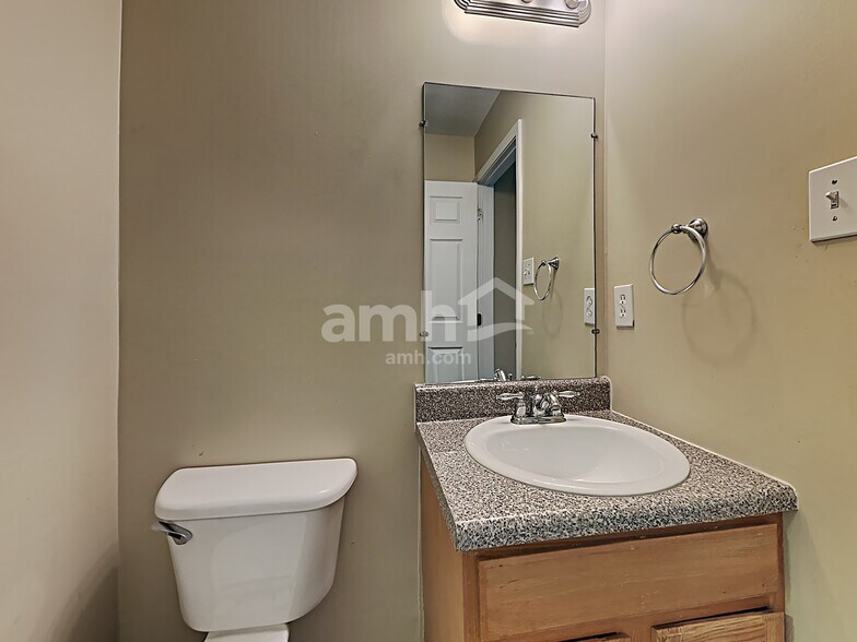 Building Photo - 4449 Oakbank Ln NW
