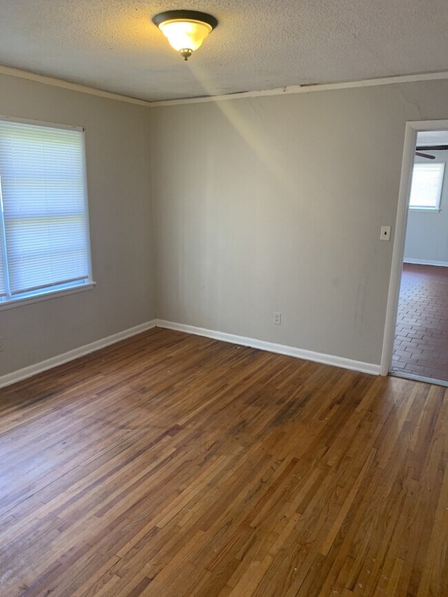 Building Photo - 1419 Beaumont Dr