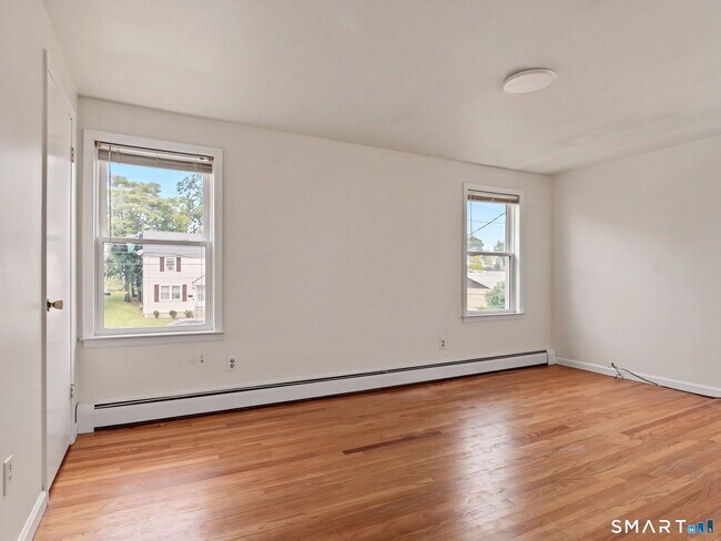 Building Photo - 108 Kenwood Ave