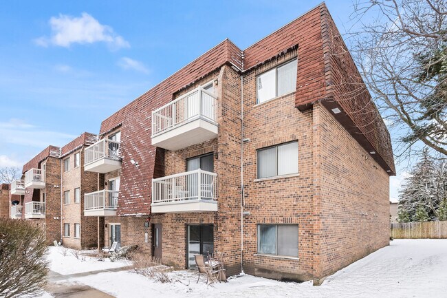 Building Photo - 705 W Central Rd