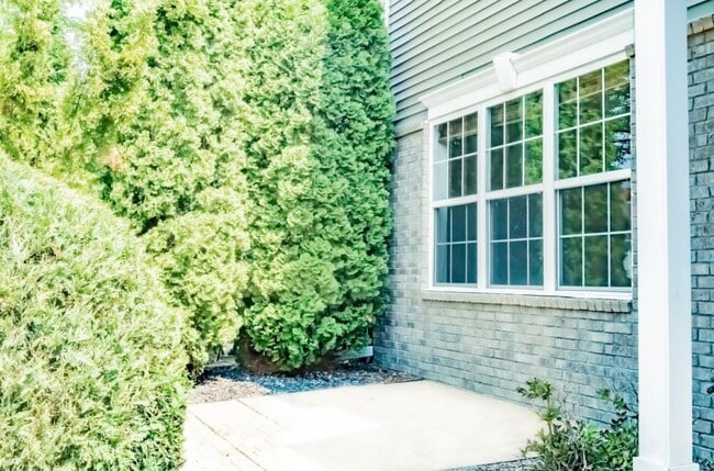 Building Photo - 4385 Empress Dr N